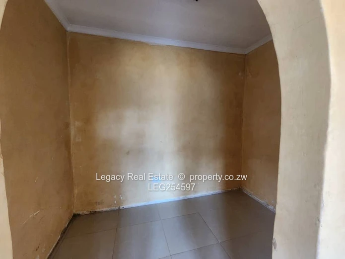 Spacious 3-Bed New Marlborough — Fitted Kitchen, Tiled Baths & Cottage (Sole Mandate)
