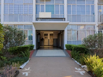 2 Bedroom Flat & Apartment
