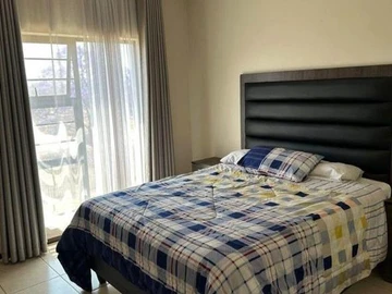 2 Bedroom Flat & Apartment