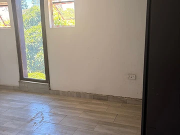 2 Bedroom Flat & Apartment