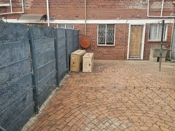2 Bedroom Flat & Apartment