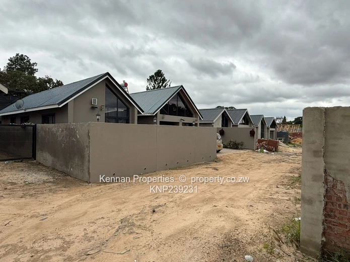 Modern 4-Bed Apartment in Greengrove — 500m² Stand