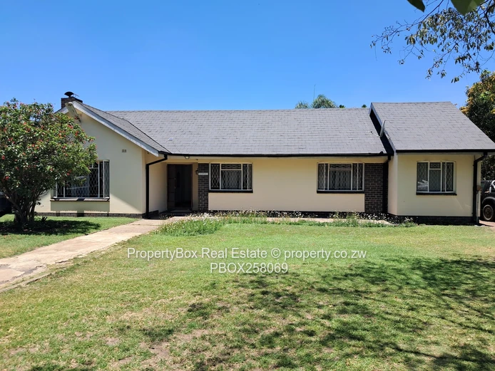 Charming Eastlea Property for sale in a commercialized Suburb!