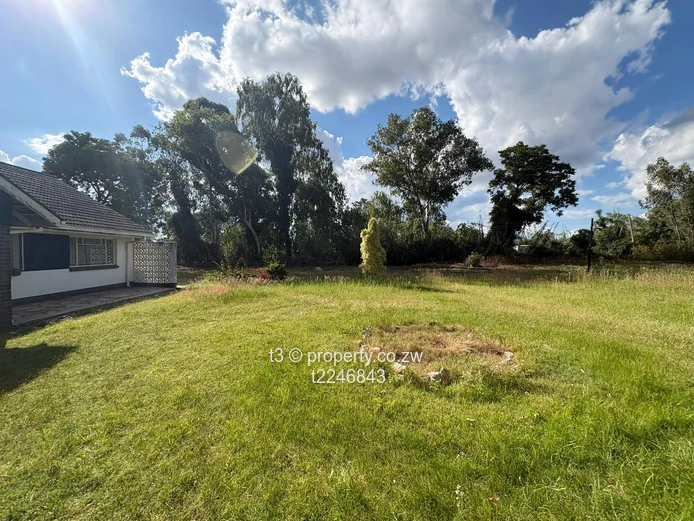 Hatfield 3-Bed Home on 4,865m² — Borehole & Big Yard