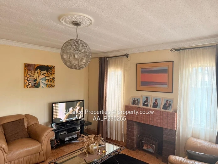 Charming & Well-Maintained Glenora A House with Deeds