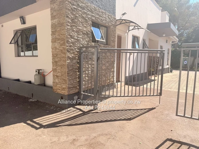 3 Bed Fully Furnished Townhouse Upper East Road