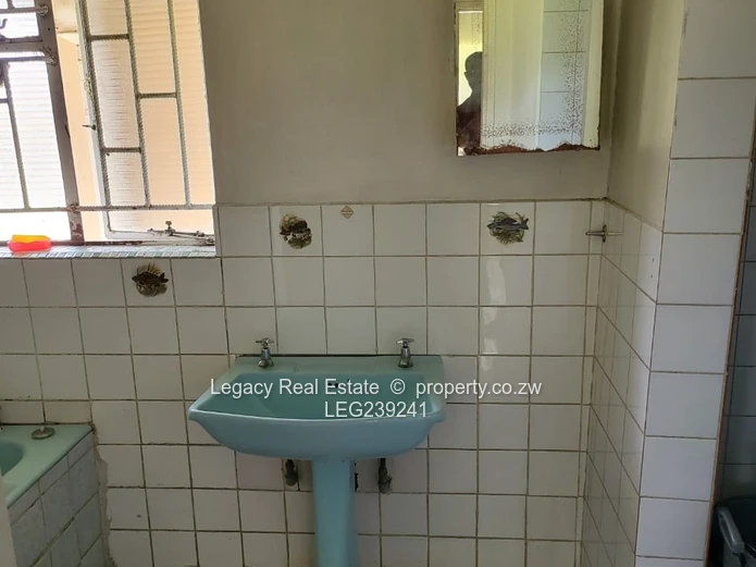 Strategic Commercial Property – Ideal for Corporate HQ or Logistics