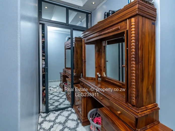 Ultra-Modern Executive Home – Strathaven Residence with Pool