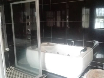 7 Bedroom House