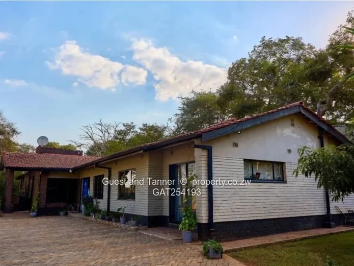 HILLSIDE- COMMERCIAL/RESIDENTIAL PROPERTY ON 1,729m²