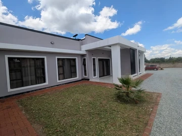 2 Bedroom Flat & Apartment