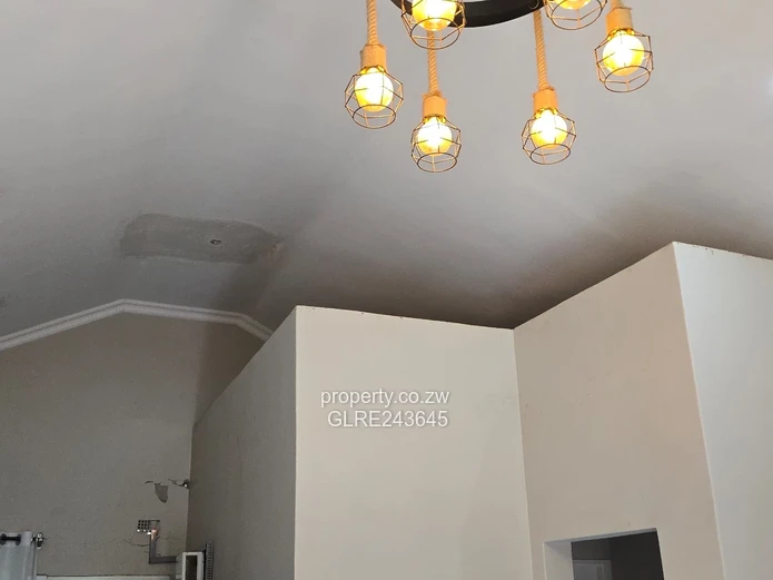 Open-Plan 2-Bed Flat Ashdown Park — Borehole & Yard