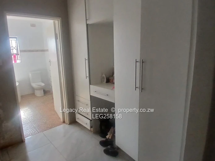 Spacious 4-Bed Home with Island Kitchen & Borehole