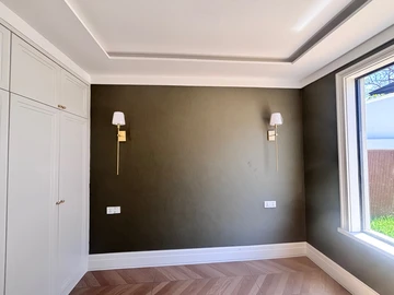 4 Bedroom Flat & Apartment