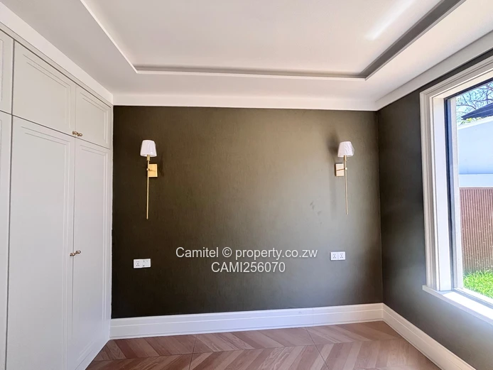 Modern 4-Bed, 4-Bath Greendale North Flat with Borehole