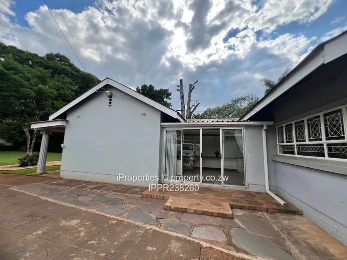 Spacious Family Home with Modern Finishes and a Cottage. (Sole Mandate)