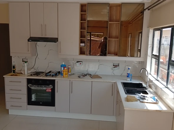 2 Bedroom Flat & Apartment