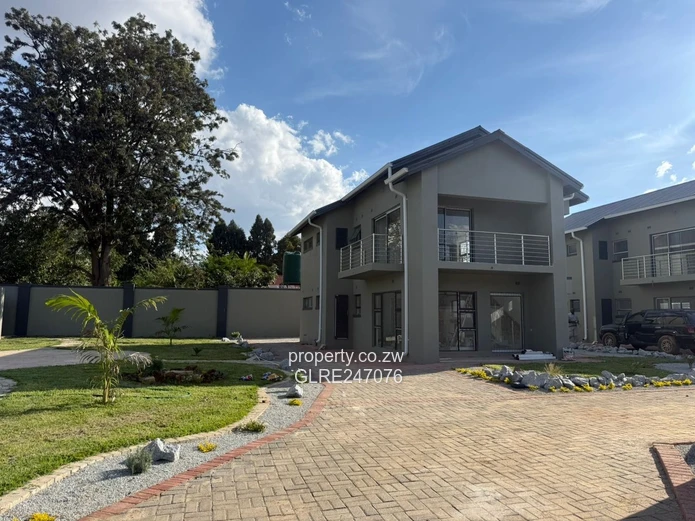 Modern 4BR Townhouse Complex w/ Borehole — New Marlborough