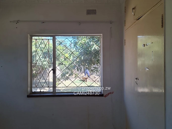 Sunridge 3-Bed Home on 1017m2 with Flatlet and Carport