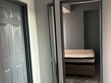2 Bedroom Flat & Apartment