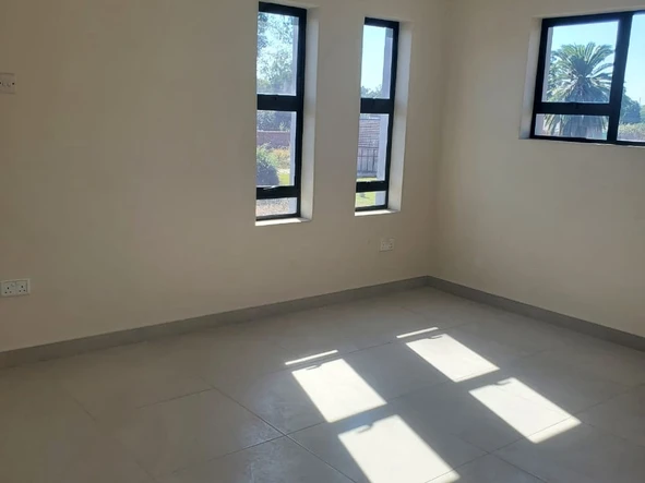 4 Bedroom Flat & Apartment