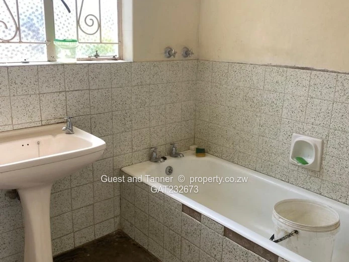 5-Bedroom House For Sale In  Matsheumhlope Bulawayo