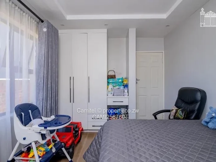 Arlington 3-Bed Townhouse — Borehole & Paved Courtyard
