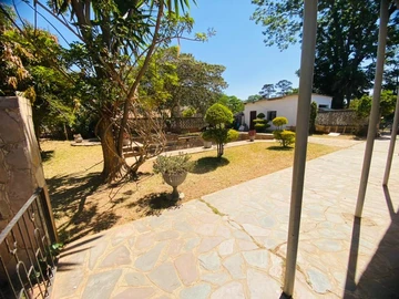 House To Let In 