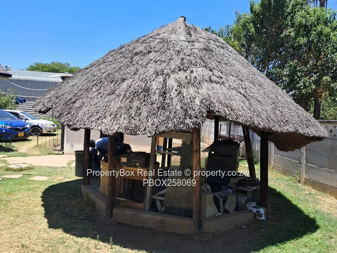 Charming Eastlea Property for sale in a commercialized Suburb!