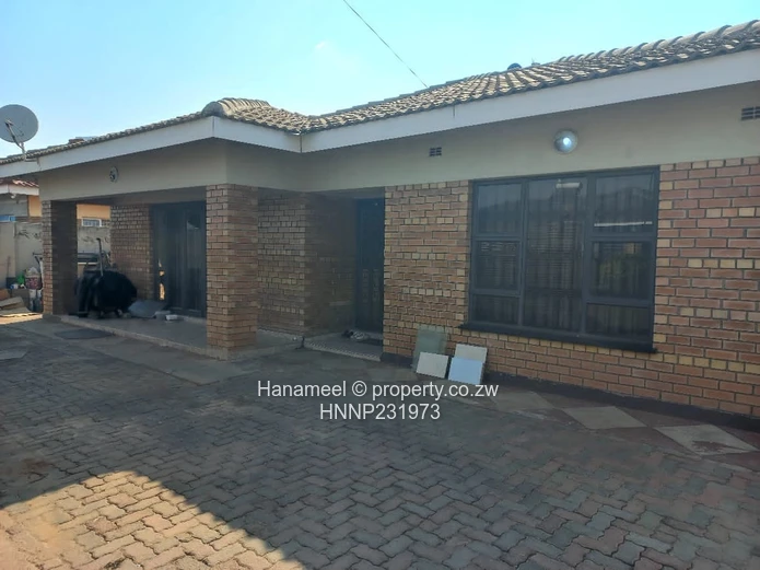 Brick 4-Bed Family Home in Madokero, Borehole with a prolific borehole  (Sole Mandate)