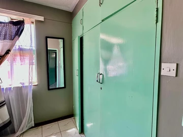 2 Bedroom Flat & Apartment