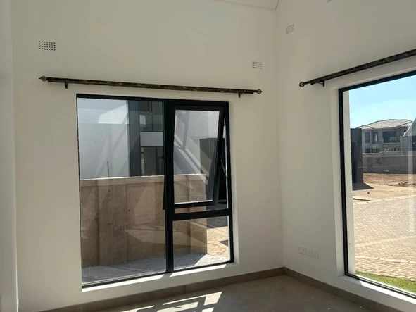4 Bedroom Flat & Apartment