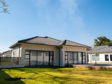 6 Unit Townhouse Complex