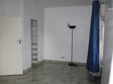 2 Bedroom Flat & Apartment