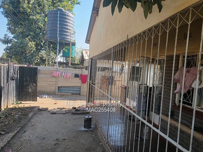 3-Bedroom House For Sale – Zengeza 1, Chitungwiza (Sole Mandate)