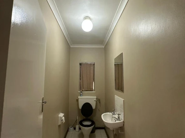 2 Bedroom Flat & Apartment