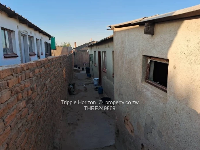5-Bed Family Home with Walled Yard & Verandah in Chitungwiza