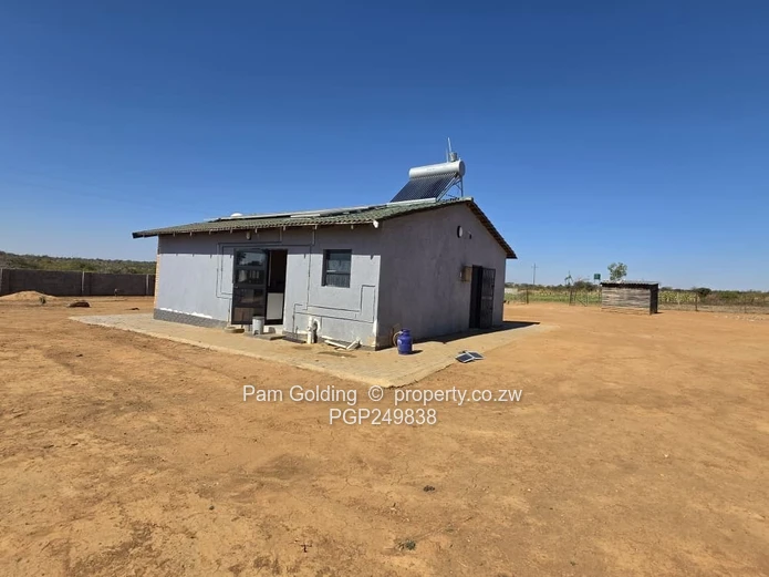 Kensington 4.5-Acre Walled Farm with Elevated Water Tank (Sole Mandate)
