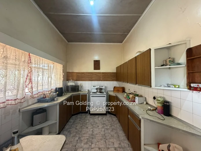 5-Bed Parklands Home with Borehole & beautiful Lawn (Sole Mandate)