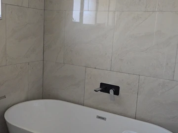 3 Bedroom Flat & Apartment