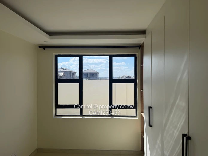Modern 3-Bed Arlington Home — Solar, Water Tank, Walled