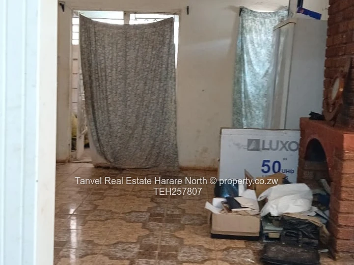 Hatcliffe, 70k,5 bedrooms two kitchens and a lounge ,2 bathrooms with toilets with both shower and t