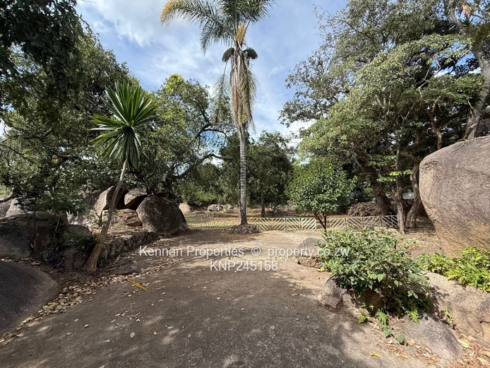 Spacious family home with attached 3 bedroom cottage