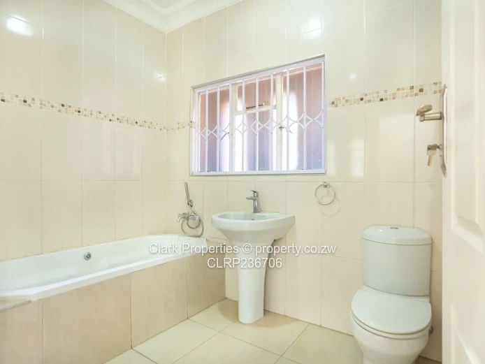 Stylish Family Home In Colne Valley!