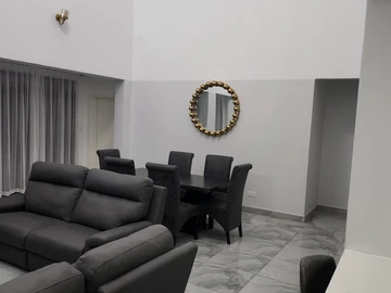 4 Bedroom Flat & Apartment