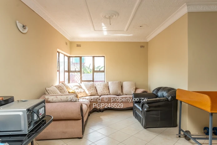 Spacious, Modern Family Home in a Secure Close. (Sole Mandate)