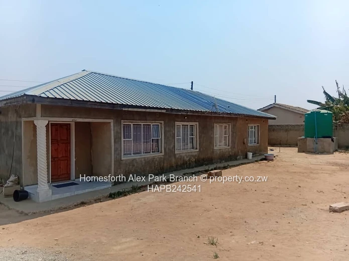 Riverside Park 3BR on 2500m2 - Flatlet, Tank & Walled Yard