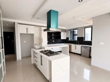 3 Bedroom Flat & Apartment