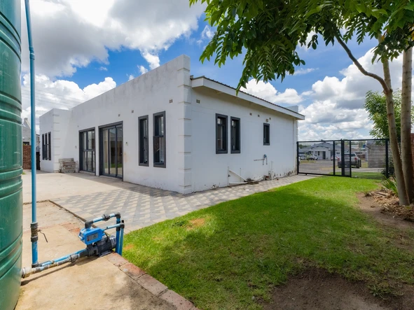 4 Bedroom Garden Flat