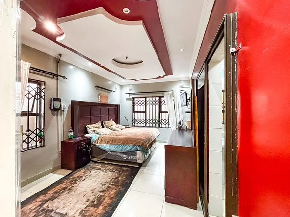 5 Bedroom House